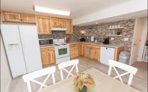 Pets Welcome! Full Kitchen/Private Yard - Image 2