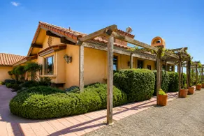 Solitude I by Avantstay Vineyard Views + Jetted Tub Paso Wine Country - Image 3