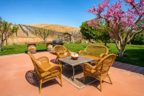 Solitude I by Avantstay Vineyard Views + Jetted Tub Paso Wine Country - Image 2