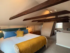 Huge apartment in Bristol Beautiful Historical home  with pool and playground - Image 3
