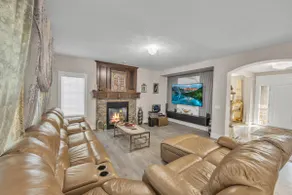 6 Bedroom House with Lake View - Image 5