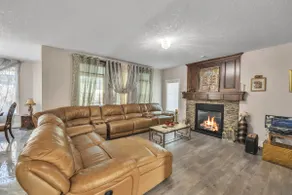 6 Bedroom House with Lake View - Image 4