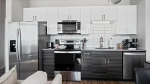 Cozy Retreat, Rooftop Pool, Short Drive to Pier - Image 5