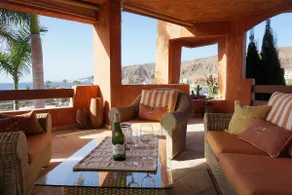 Adjona with ocean views - Image 2