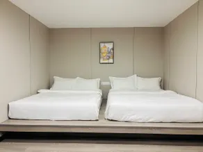Compact Room for 4, All Essentials Provided, Eden - Image 2