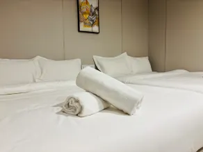 Compact Room for 4, All Essentials Provided, Eden - Image 4