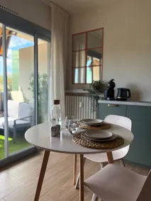 Cozy, comfortable studio (Wi-Fi, air conditioning & parking) - Image 3