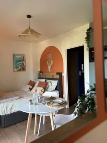 Cozy, comfortable studio (Wi-Fi, air conditioning & parking) - Image 2