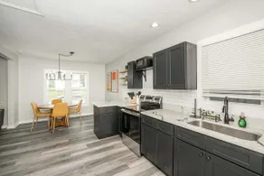 Modern Cincy Home – For 6 - Image 3
