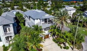 Seaside Magnolia~1 Block to Pine Ave, Heated Pool! - Image 2