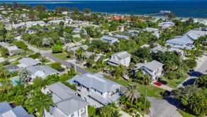 Seaside Magnolia~1 Block to Pine Ave, Heated Pool! - Image 3
