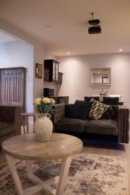 Rhinestone Bed and Breakfast - Image 5