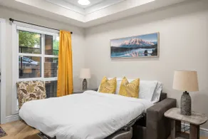 Mins to Hospital & University |Private Garage |2BR - Image 4