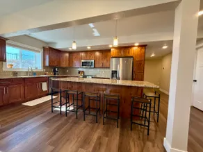 Your Sunny Getaway at Lomond View Retreat - Image 2