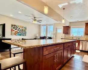 Your Sunny Getaway at Lomond View Retreat - Image 3