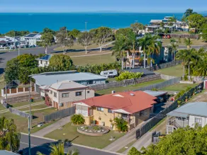 Beach Ave Bungalow 150m from the Beach - Image 5