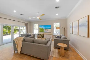 Palm Paradise~Steps to Shops/Beach~Best location! - Image 2