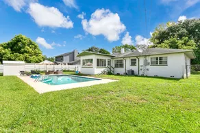 Modern Poolside Bungalow in the Heart of Orlando - Image 5