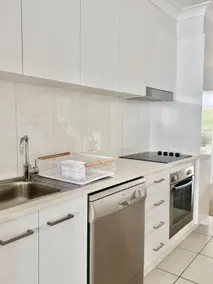 Redcliffe Beachside Escape - Image 2