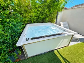 Loft Terrace, Jacuzzi & AC, 5 mins to Central Station - Image 2