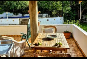 Apartment with garden and pool - Image 4