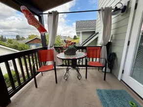 Birds Nest Only blocks to downtown Snohomish - Image 4