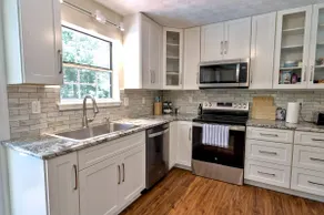 Full Kitchen, Backyard, Ping-pong, Desk, LakePoint - Image 3