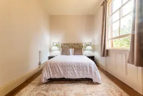 3 Bed Newark Home with Grand Ceilings & Cozy Vibes - Image 4