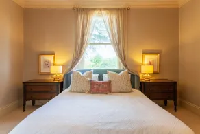 3 Bed Newark Home with Grand Ceilings & Cozy Vibes - Image 5
