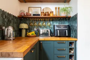 3 Bed Newark Home with Grand Ceilings & Cozy Vibes - Image 2