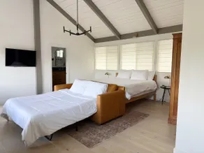 Studio in the hills with views! - Image 4