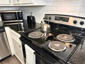 3 beds | Car Garage | 20 miles to Amazon Site - Image 3