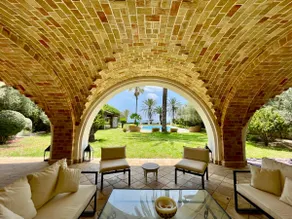 La Riviera Prestige Beachfront Escape/Pool & Beach - Image 4
