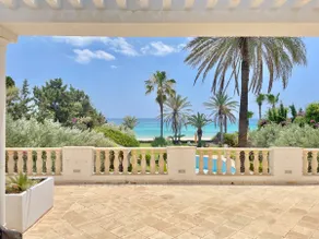 La Riviera Prestige Beachfront Escape/Pool & Beach - Image 2