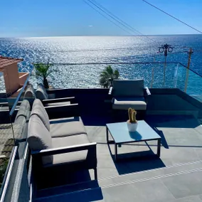 The Paradise - Ocean-Mountains-Jacuzzi-Air Con - Image 2