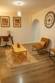 The Airport Airbnb - Gardens | WiFi - Image 1