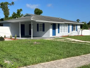 Cozy House with pool. Minutes From I4 - Image 3
