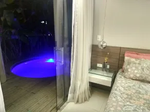 Luxury suite with private jacuzzi - Image 3