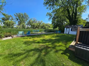Lakefront ”Wine Down” Cottage - Image 5