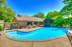 Pool/Hot tub/Game room and lots of amenities - Image 2