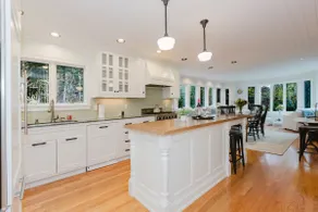 Battlepoint Farmhouse, Modern & Relaxing! - Image 4