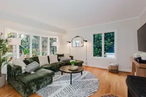 Battlepoint Farmhouse, Modern & Relaxing! - Image 3