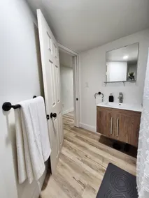 Cozy Private Bachelor Unit King Size bed - Image 5