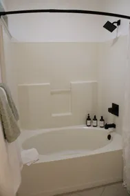 3Bd/2Bth 5 beds by Shopping mall - Image 5