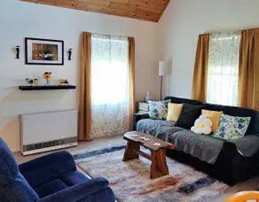 Cozy Sunshine Lake Cottage - Image 2