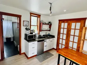 Cozy Craftsman Studio in Kirkland Central Location - Image 2