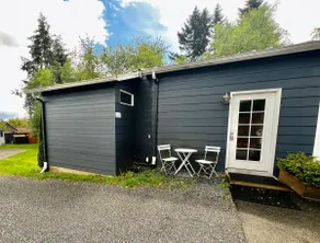 Cozy Craftsman Studio in Kirkland Central Location - Image 4