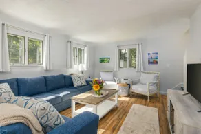 Aspen Cottage - Charming Cottage with Beach Access - Image 2