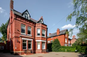 Fast-Wifi|Parking|SelfCheckin|Hospital|Sleeps5 - Image 3