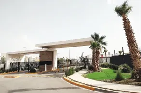 House in a residential area - Image 2